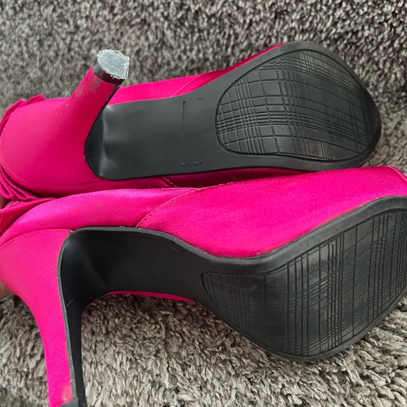 G21 SATIN HIGH HEELED SHOES with CUTE BOWS! EUC! - Picture 5 of 7